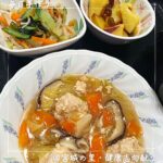 3月17日月曜日　きょうのお昼ごはんは、肉だんごと白菜の旨煮・わかめ和え・さつまいものオレンジ煮・みそ汁・くだものでした。