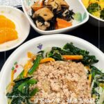 3月18日火曜日　きょうのお昼ごはんは、ビビンバ風・ブロッコリーの卵炒め・がんもとひじきの煮物・みそ汁・くだものでした。