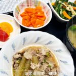 3月21日金曜日　きょうのお昼ごはんは、ふきと豚肉のほろ苦炒め・お浸し・じゃこ人参・みそ汁・くだものでした。