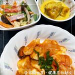 3月27日木曜日　きょうのお昼ごはんは、えびと厚揚げのケチャップ炒め・サラダ・かぼちゃミルク煮・みそ汁・くだものでした。