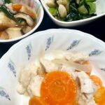 4月7日月曜日　きょうのお昼ごはんは、鶏肉と人参の重ね蒸し・あんかけ厚揚げ・里芋のつぶし和え・みそ汁・くだものでした。