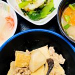 4月14日月曜日　きょうのお昼ごはんは、厚揚げとしいたけのこっくり煮・わかめ和え・大根のくずあん・みそ汁・くだものでした。