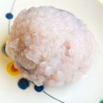 4月16日水曜日　きょうのおやつは、道明寺風桜もち・関西地方の和菓子でした。