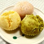 4月22日火曜日　きょうのおやつは、春色蒸しパンでした。