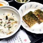 5月3日土曜日　きょうのお昼ごはんは、山菜おこわ・松風焼き・新玉ねぎのサラダ・煮浸し・お吸い物・くだものでした。