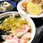 ５月６日火曜日　きょうのお昼ごはんは、うどん・天ぷら・旨味和え・あんかけ奴・くだものでした。